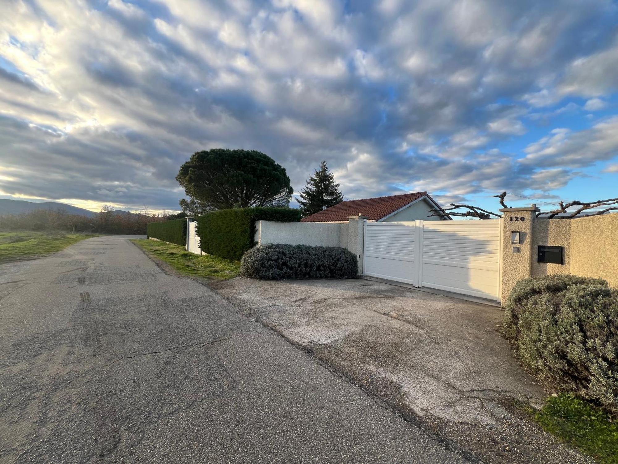 Hotel La Parenthese Auberives-sur-Vareze Exterior foto