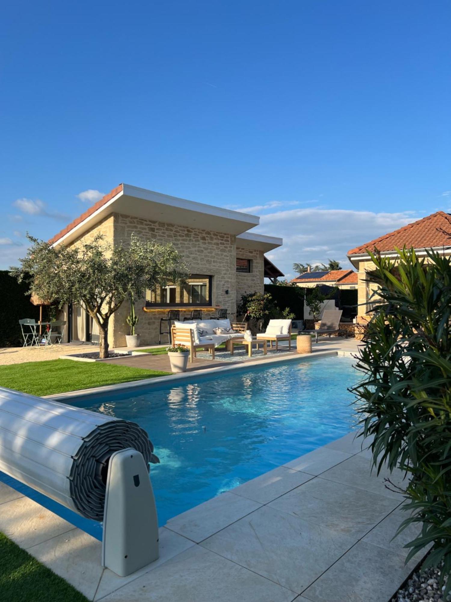 Hotel La Parenthese Auberives-sur-Vareze Exterior foto